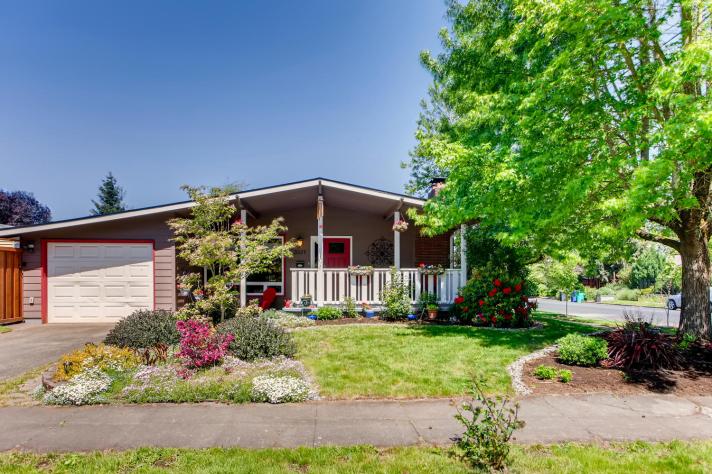 3507 N Halleck St Portland OR-large-005-008-Exterior Front-1500x1000-72dpi